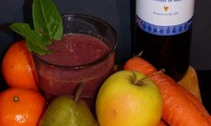 Linseed smoothie with oil, fruit and veg