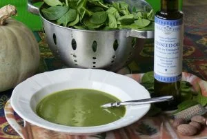 Spinach & Squash Soup with Cold-pressed linseed oil & nutmeg